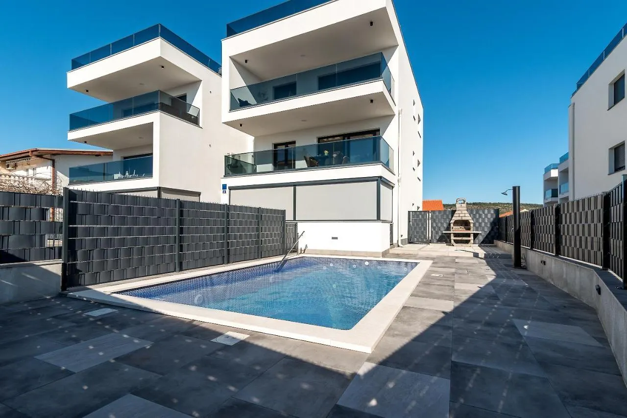 Poolside 2 Bedroom Ap. Mare location