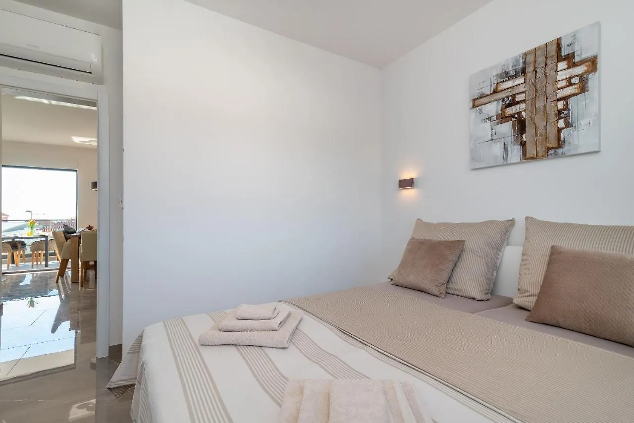 Poolside 2 Bedroom Ap. Mare Trogir Apartment