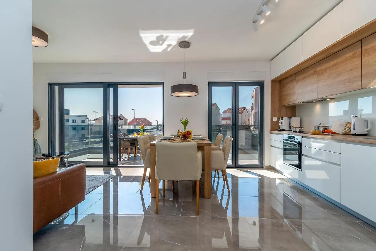 Poolside 2 Bedroom Ap. Mare Trogir