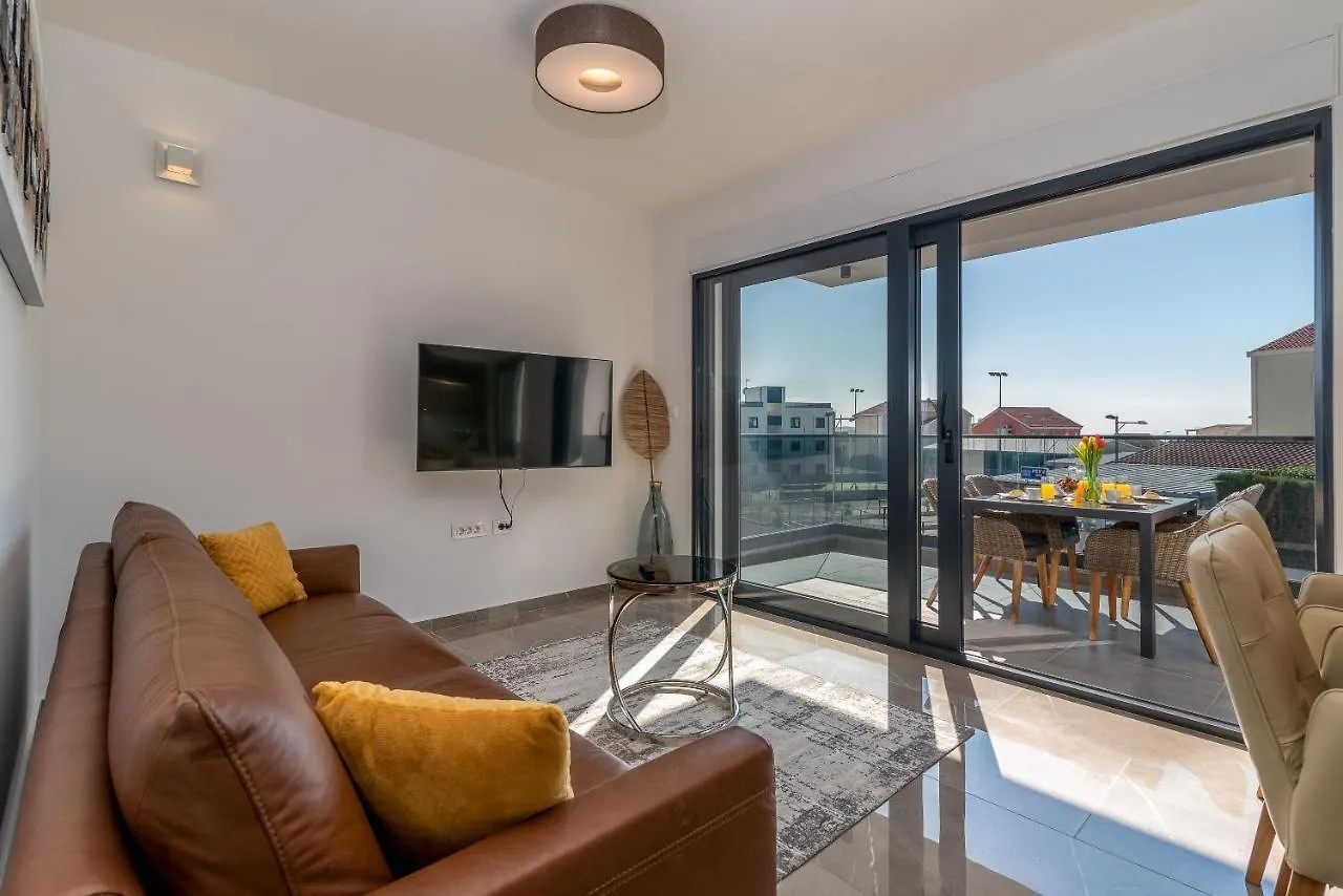 Poolside 2 Bedroom Ap. Mare Trogir Apartmán