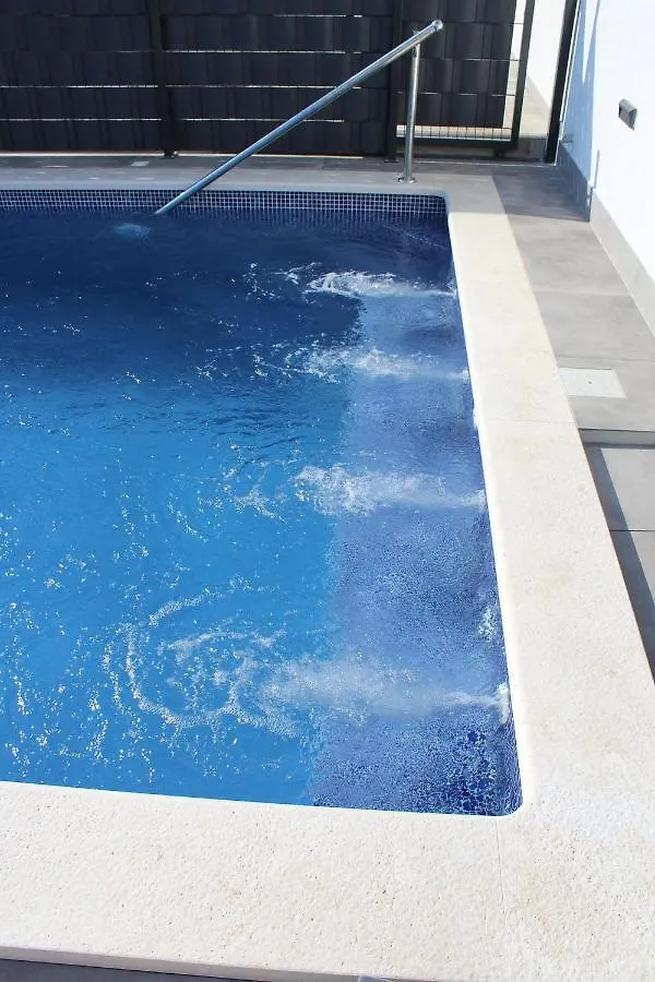 Poolside 2 Bedroom Ap. Mare Trogir Apartmán